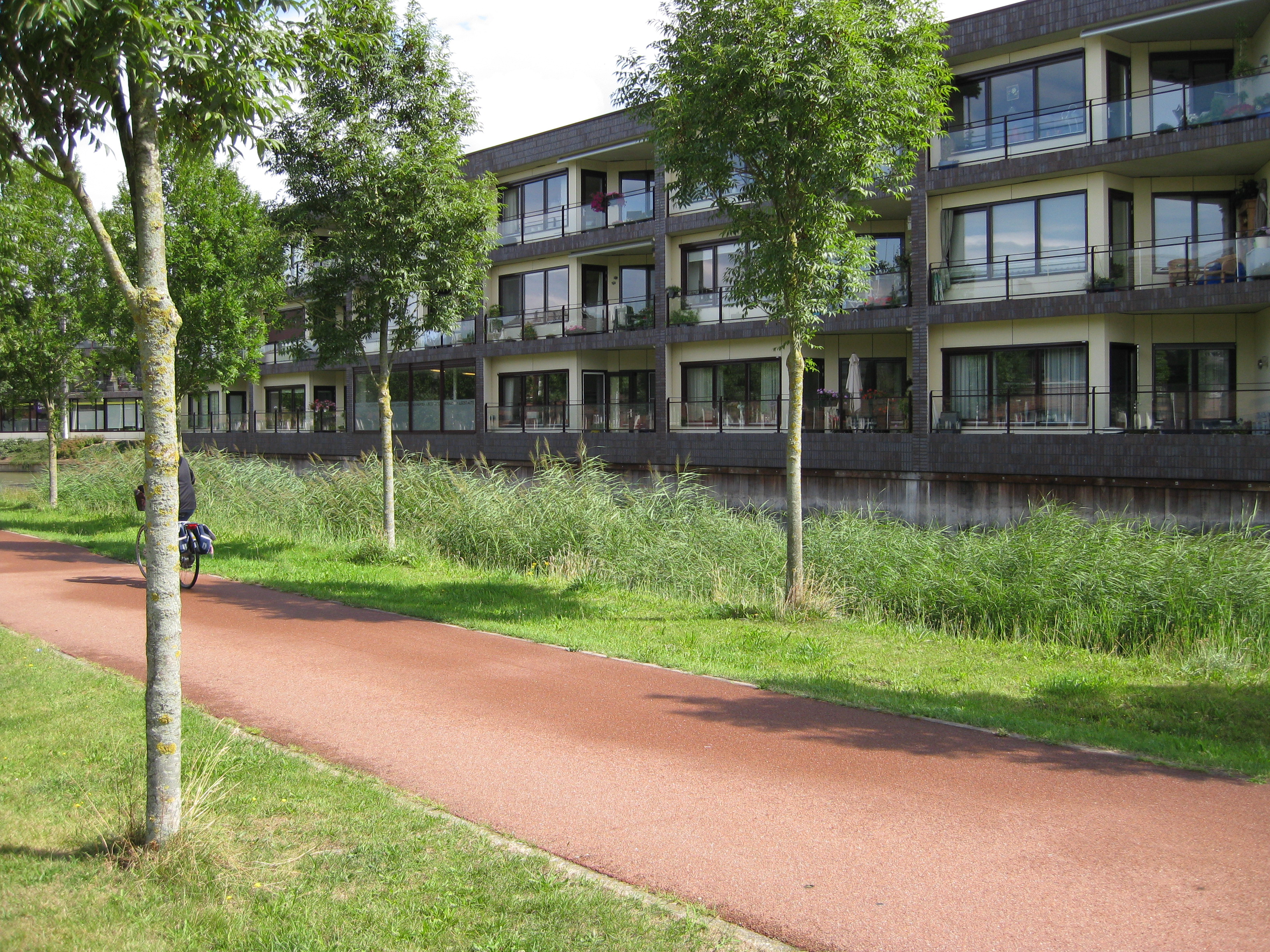 Centrale ingang en plein